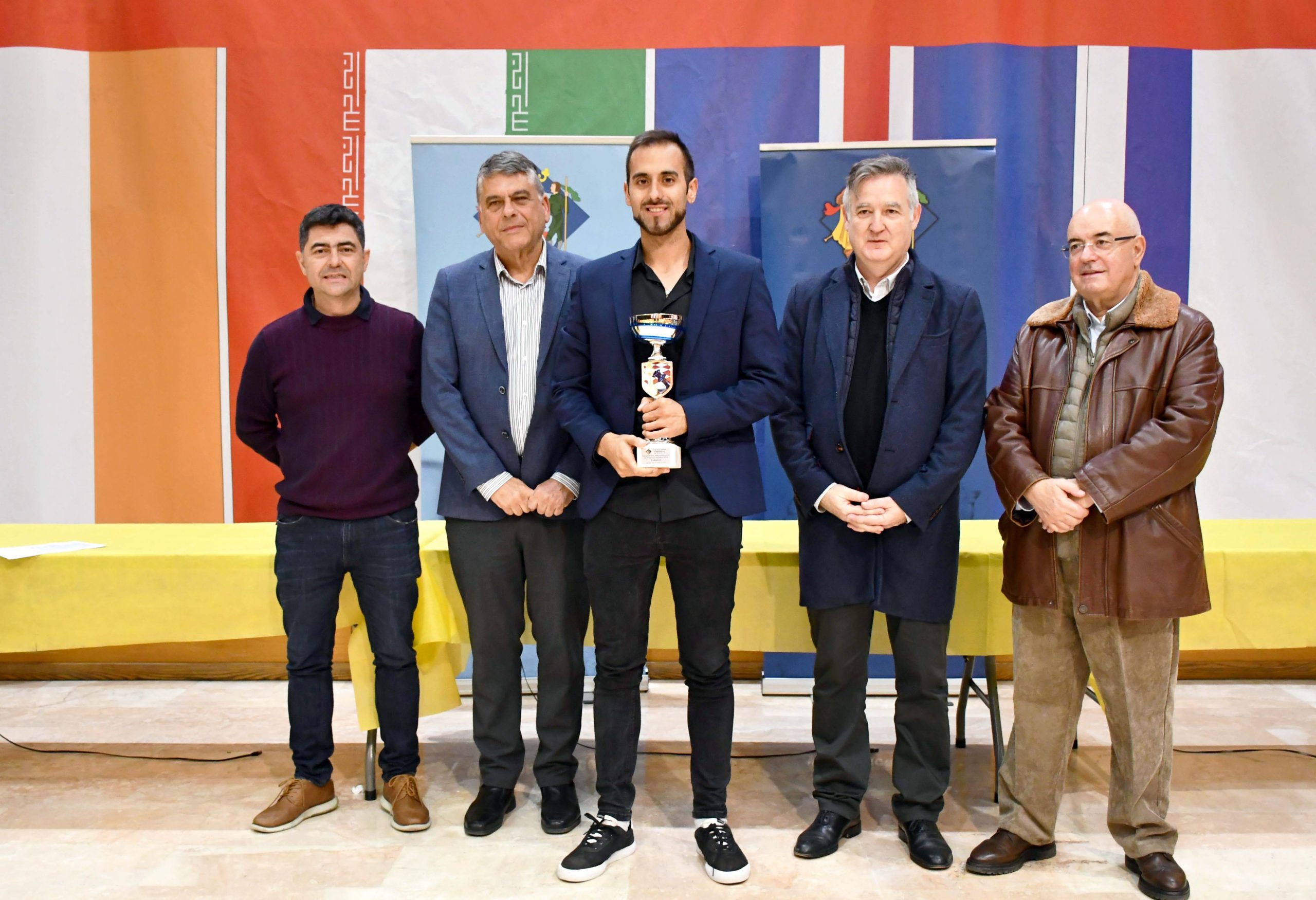GM Tomás Sosa con trofeo